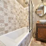 Le Terme Beautifully Decorated In Downtown Apartman